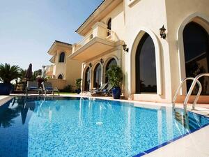 Homeowners who rent out their properties in Dubai are now required to meet certain standards and use a Dubai Tourism licensed operator. (Dubai Holiday Villa)