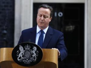 رئيس الوزراء البريطاني ديفيد كاميرون يتحدث أمام مقره في داونينج ستريت بعد تصويت البريطانيين لصالح الخروج من الاتحاد الأوروبي
