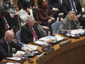 كلينتون ونظيرها البريطاني وليام هيج (إلى اليسار) في اجتماع مجلس الامن بنيويورك
