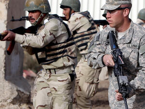 US Army soldiers training Iraqi troops at the Taji base, north of Baghdad (AFP/Ahmad Al-Rubaye)
