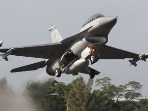 طائرة "أف 16"