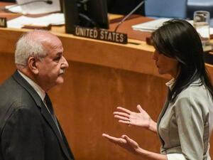 السفير الفلسطيني لدى الأمم المتحدة، رياض منصور، والمندوبة الأمريكية لدى المنظمة الدولية السفيرة نيكي هايلي