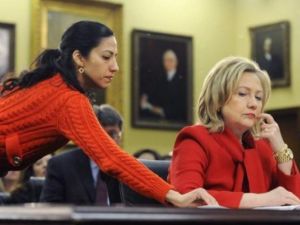 هوما عابدين هي إحدى اقرب مساعدات كلينتون