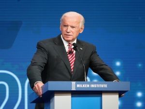 جون بايدن نائب الرئيس الأمريكي السابق باراك أوباما