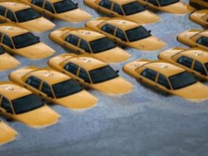 اوباما يحذر من المخاطر ورومني يجمع التبرعات