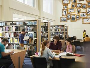 جامعة الإمارات للطيران تشارك في معرض التعليم الدولي 2018