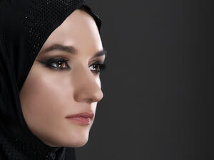 رسم الحواجب بالنسبة لكِ كمحجّبة هي عنصر مهمّ جدّاً لوجهكِ