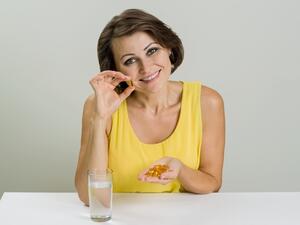 يستخدم زيت فيتامين هـ كمرطب للبشرة

