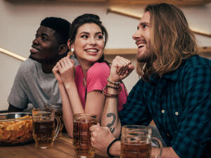 خلال كأس العالم التلفاز يعتبر ملكاً للرجل في كل أوقات اليوم بدون إبداء الأسباب