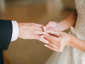 الزواج المستقر يحسن فرص البقاء على قيد الحياة