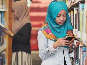 A new research has revealed that users in the MENA region spend an extra 57.6 million hours on Facebook during Ramadan. (Shutterstock)