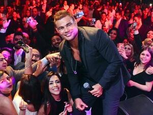 صورة من حفل عمرو دياب في لندن