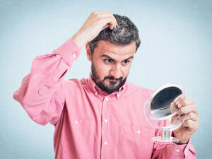 ‏ظهور الشيب قبل سن الأربعين سببه جيني وليس دلالة على التقدم بالسن

