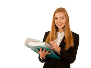 تتميز صاحبة برج السرطان بأنها صادقة جدًا وحساسة
