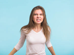 مولود برج الأسد سلطوي محب للتحكم