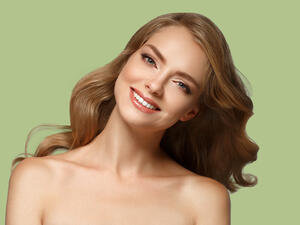 العناية بالشعر المجعد ليست صعبة اذا اتبعت الخطوات الاساسية لمنع الجفاف 