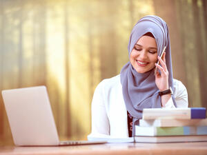 تخلي عن البنطلونات الجينز الممزقة في المقابلة الشخصية shutterstock.com

