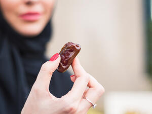 احرصي على آداب تناول الطعام وأصول اللياقة المتعلقة بالمائدة