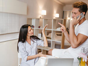 يجب على الزوجة اختيار الألفاظ المناسبة لبدء الحوار