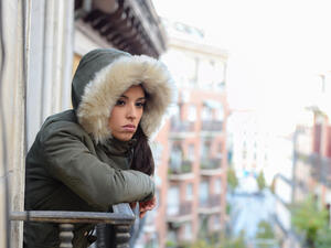 فصل الشتاء بالنسبة لمولود برج السرطان، يعني أن يبقى عالقاً في المنزل