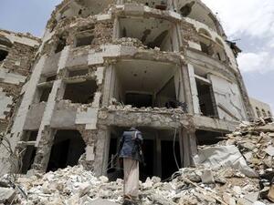 الجيش اليمني يتسلم مقرات حكومية من “المقاومة” في تعز - ارشيف 