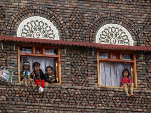  مقتل 10 سجناء وإصابة 15 في قصف جوي استهدف سجنا بمحافظة البيضاء - ارشيف 