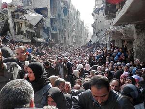 شهد مخيم اليرموك دمارا كبيرا ونزوحا للأهالي 