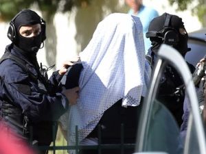 التحقيق مع منفذ اعتداء فرنسا يركز على اتصالاته بسوريا
