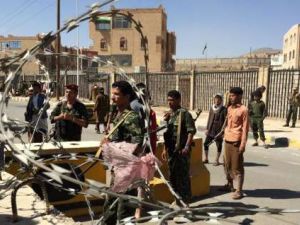 في بيحان قتل اربعة متمردين وثلاثة افراد احدى القبائل بعد ظهر الاثنين في غارات للتحالف