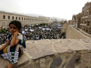 القتلى وبينهم نساء واطفال سقطوا في غارة استهدفت السبت المدينة الساحلية القريبة من تعز