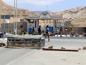 Yemeni police stand outside a public security office after a suicide bombing in Mukalla. (AFP/Stringer) Yemeni police stand outside a public security office after a suicide bombing in Mukalla. (AFP/Stringer)