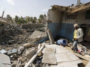 المعارك العنيفة التي دارت الأحد في تعز أدت إلى تدمير أربعة مواقع عسكرية 