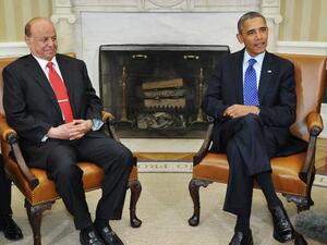 UNITED STATES, Washington : US President Barack Obama and Yemen's President Abdrabuh Mansur (L) are seated as they wait for the press to arrive before they speak in the Oval Office of the White House on August 1, 2013 in Washington, DC.  AFP PHOTO/Mandel NGAN