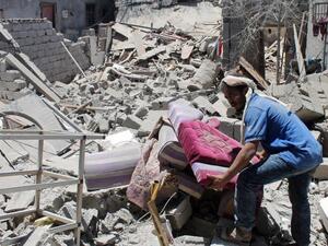 Sorting through rubble caused by Saudi-led coalition airstrikes in Aden. (AFP/Saleh Al Obeidi)