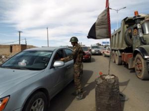 حاجز تفتيش للجيش اليمني على احد مداخل صنعاء/أ.ف.ب