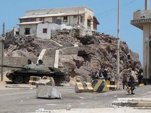 يطالب الإعلان أساسا برفع الحصار عن اليمن وعن مطار صنعاء يطالب الإعلان أساسا برفع الحصار عن اليمن وعن مطار صنعاء