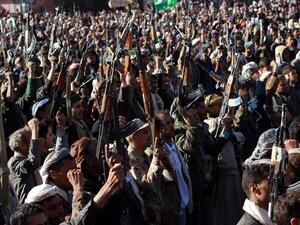 Yemeni supporters of Shiite Huthi rebels demonstrate to support the new government, that they formed, on December 6, 2016 in the capital Sanaa. (AFP/Abdel Rahman Abdallah)
