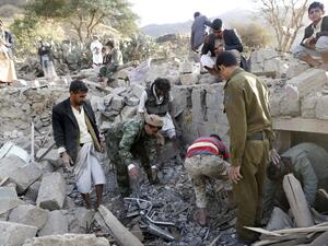 Yemenis search under the rubble of damaged houses following reported Saudi-led coalition air strikes on the outskirts of the Yemeni capital Sanaa on February 1, 2017. (AFP/Mohammed Huwais)