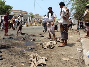 Yemenis gather at the site of a twin bombing that targeted Yemeni forces in the southern city of Aden on May 23, 2016. (AFP/Saleh al-Obeidi) Yemenis gather at the site of a twin bombing that targeted Yemeni forces in the southern city of Aden on May 23, 2016. (AFP/Saleh al-Obeidi)