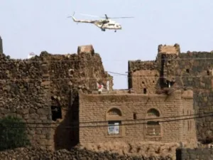 سلاح الجو اليمني ينفذ غارتين يصيب فيهما خطأ مسجد جعار
