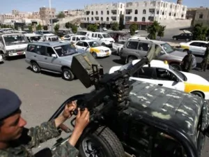 عناصر من الجيش اليمني تنتشر في شوارع العاصمة صنعاء