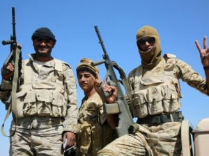 مقاتلون قبليون من انصار الرئيس اليمني عبدربه منصور هادي في محافظة مأرب
