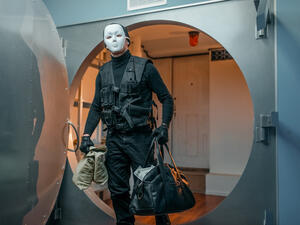 World's 10 Biggest Bank Robberies of All Time!