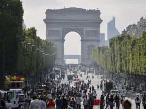 Paris’ couture week to ‘go as planned’