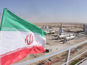Iran aims to boost oil output as exports hit new highs