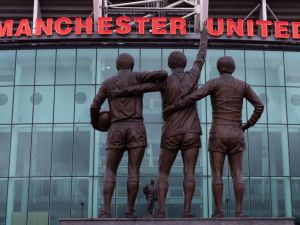 Investors pull Qatari bid to buy Manchester United