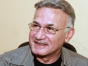 الفنان الراحل عزت أبو عوف