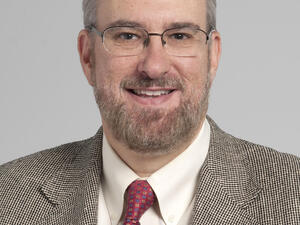 تجربة إكلينيكية بمشاركة كليفلاند كلينك الولايات المتحدة تُسفر عن اختبار للدم يكشف بدقة عن أكثر من 50 نوعًا من السرطان