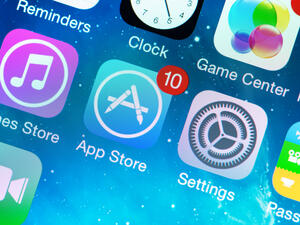 Apple Allows Users to Rate Its Preinstalled Apps