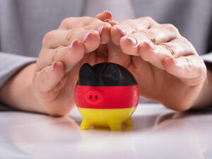 Pandemic Drives German Consumers to Hoard Billions in Bank Accounts